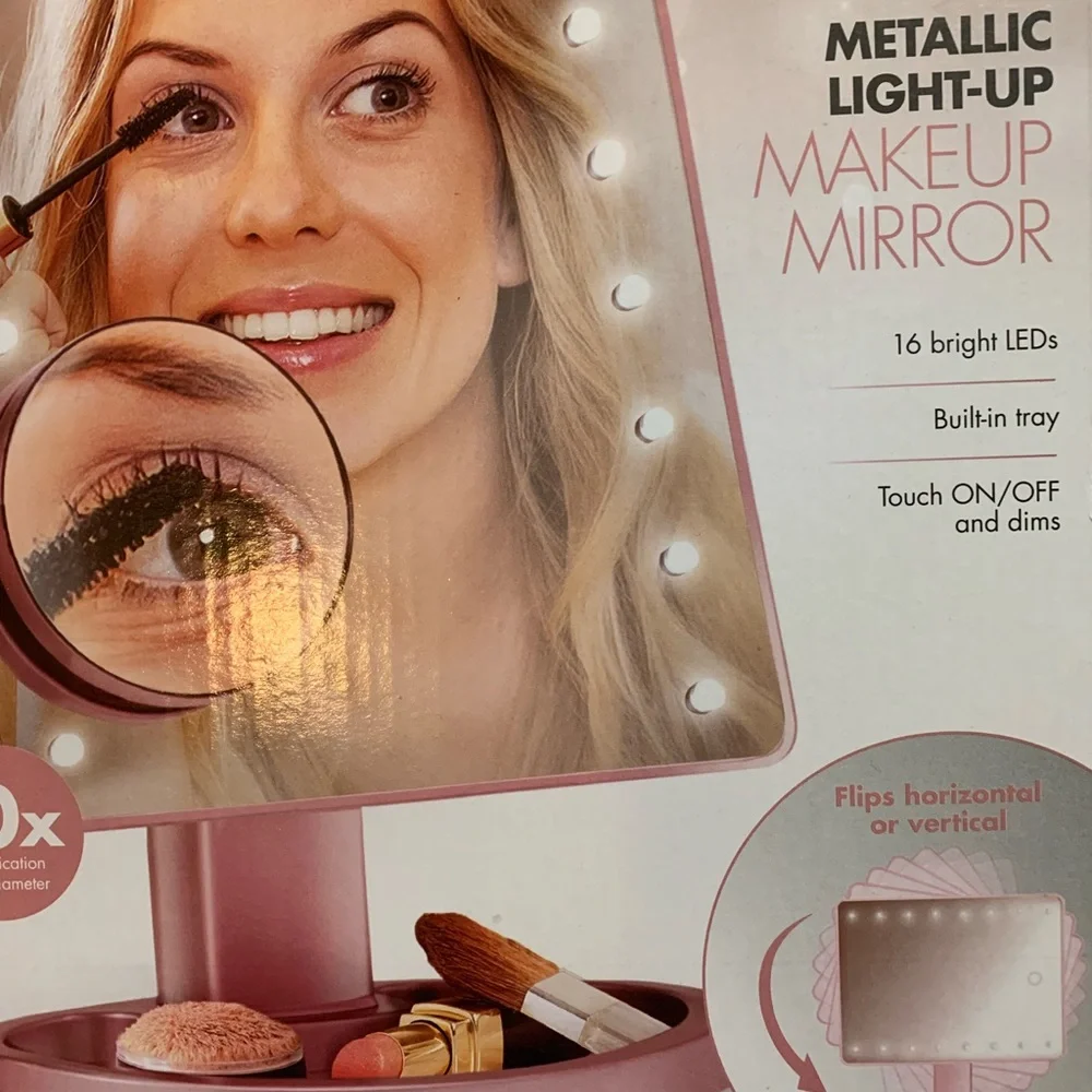 Light-up makeup mirror